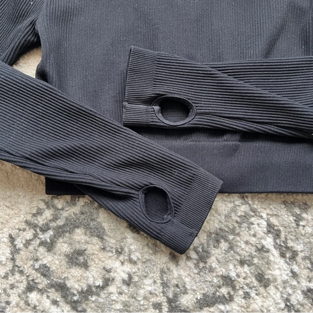 🔥Black Ribbed Zip-Up Crop Top - Picture 12 of 12